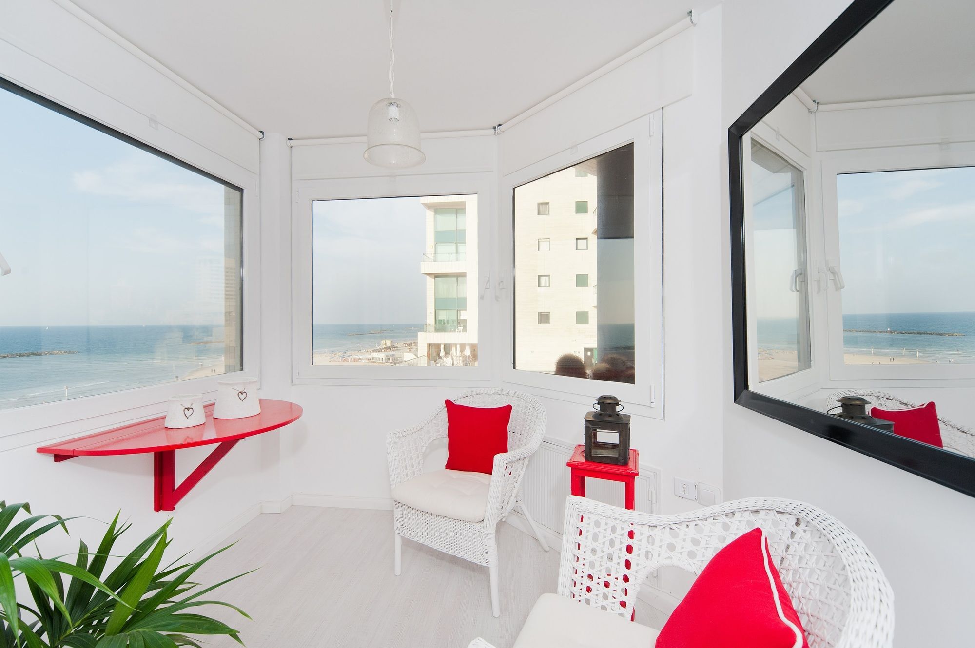 Chic 3Br Apt W Sauna & Parking On The Beach By Sea N' Rent 텔아비브 외부 사진